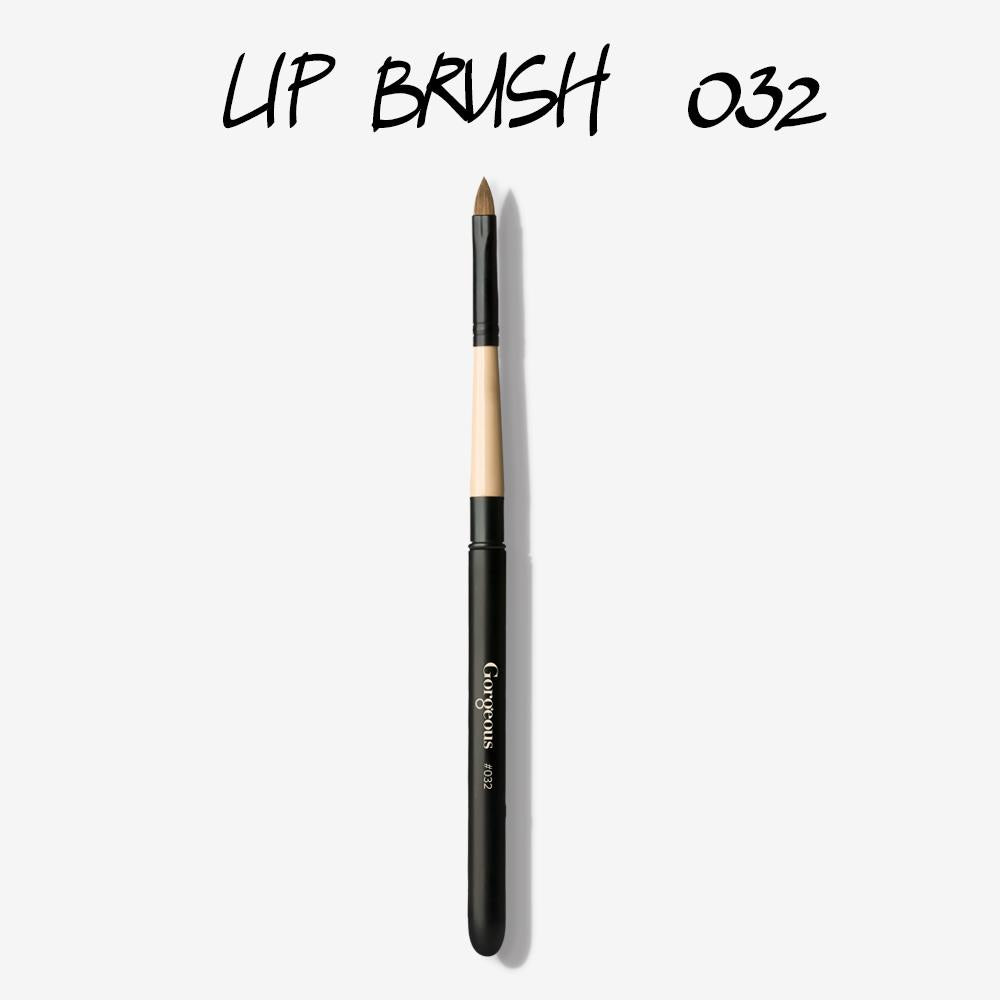 BRUSH 032 - LIP PULL APART